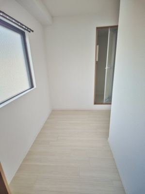 【内装】 | レジデンスジョイ日新町 | 内装は落ち着いています