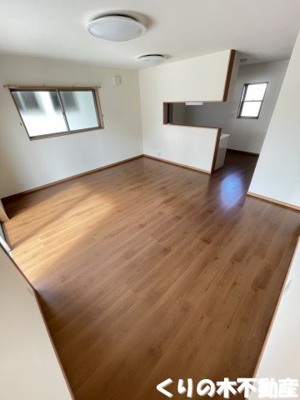 【居間・リビング】 | 片山ハイツ | こちらのリビングで趣味の時間をお楽しみください