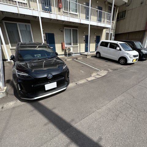 メゾンシエナⅡの駐車場