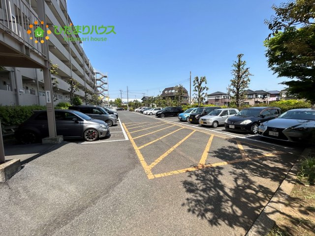 蓮田ビューパレーA棟　の駐車場