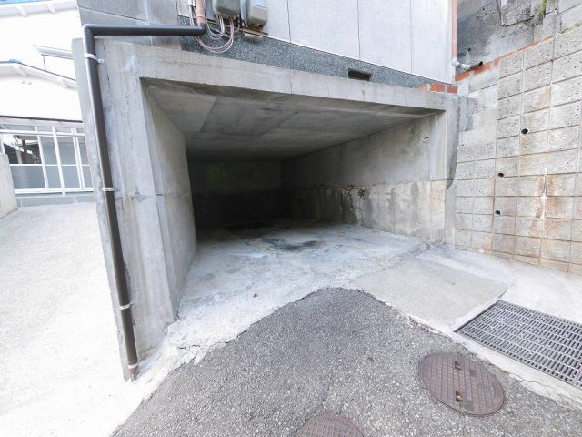 禅昌寺町１丁目貸家の駐車場|駐車場完備です