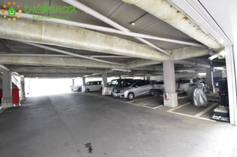 ワコーレロイヤルガーデン北本A棟の駐車場