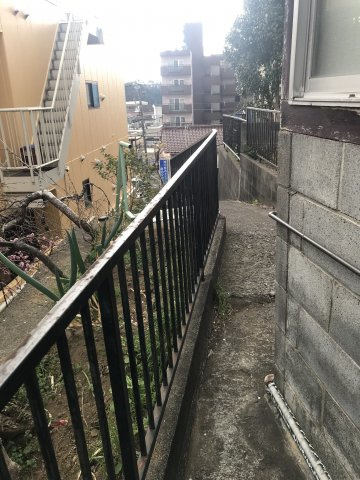 【 売主 】横浜市保土ヶ谷区西谷1丁目　戸建の外観|東側