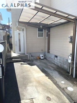 【駐車場】 | 三木市自由が丘本町１丁目　中古戸建 | 駐車スペース１台分♪カーポート付き！！