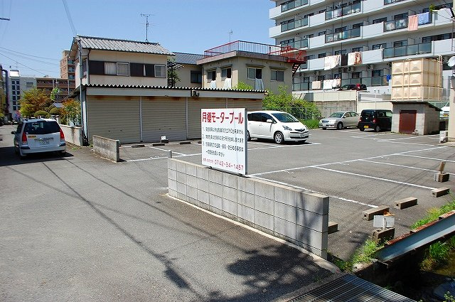 塚本モータープールの駐車場