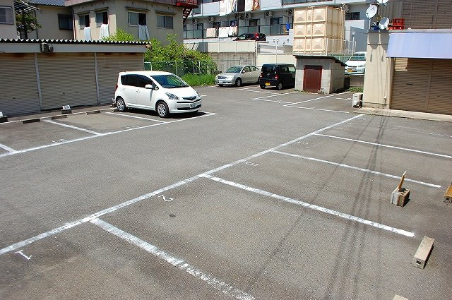 塚本モータープールの駐車場