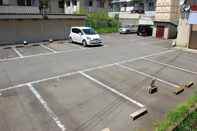 塚本モータープールの駐車場