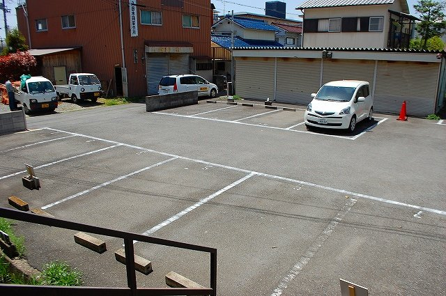 塚本モータープールの駐車場