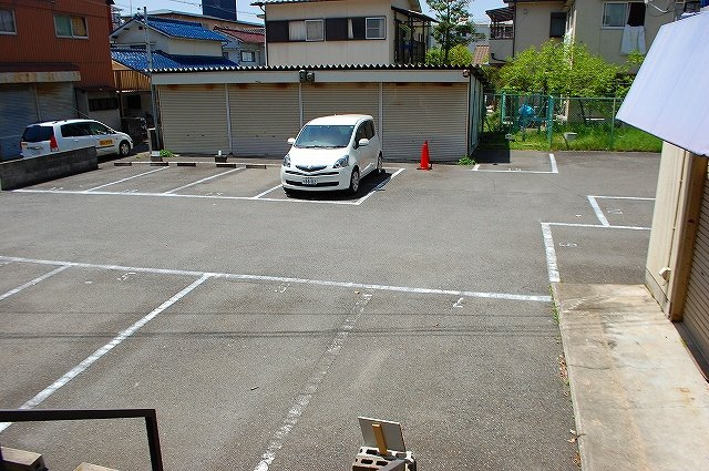 塚本モータープールの駐車場