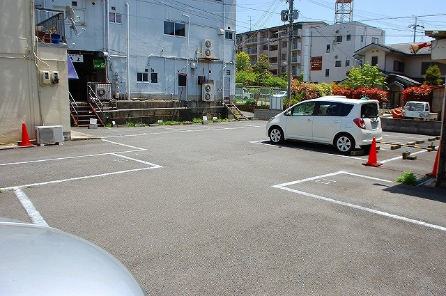 塚本モータープールの駐車場