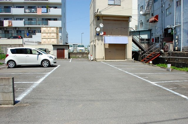 塚本モータープールの駐車場