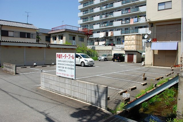 塚本モータープールの駐車場