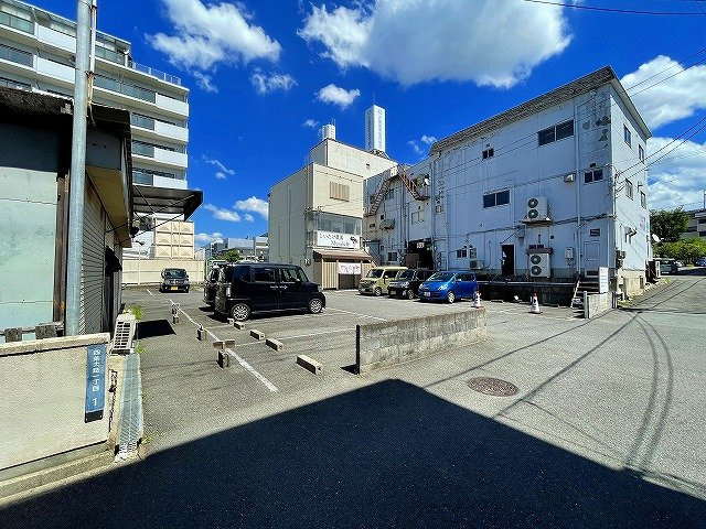 塚本モータープールの駐車場