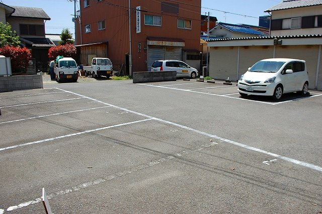 塚本モータープールの駐車場