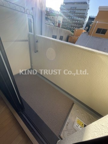 パラシオ南森町のバルコニー|暖かな日差しのふりそそぐバルコニー