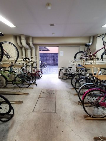 パラシオ南森町のその他共用部分|屋根付き駐輪場です