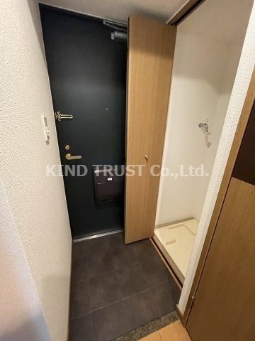 パラシオ南森町の玄関|収納もある玄関です