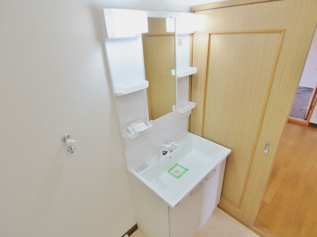 ハイツ谷中 B棟の独立洗面台