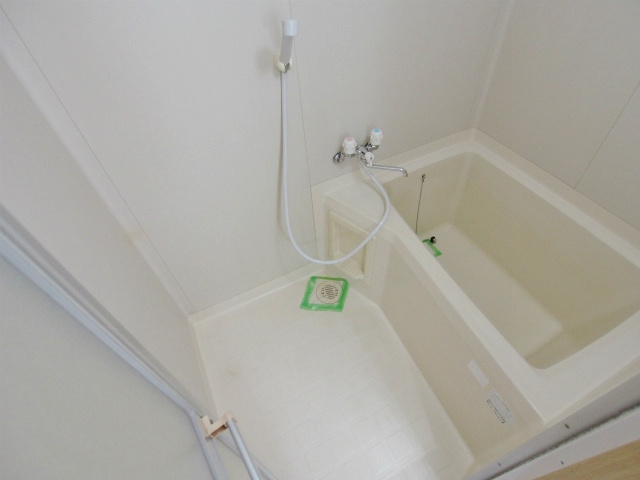 ハイツ谷中 B棟の浴室