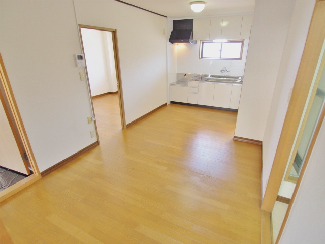 ハイツ谷中 B棟の居間・リビング