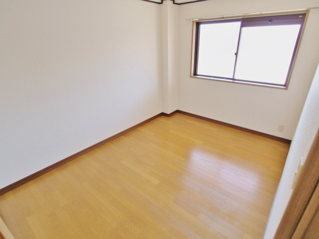 ハイツ谷中 B棟の洋室