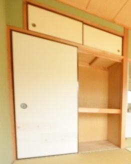 あきる野市牛沼の賃貸マンションの収納