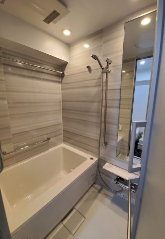 イーストアベニューの浴室|浴室乾燥暖房機付きのバスルーム