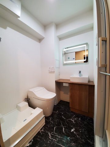 イーストアベニューの洗面所|洗面化粧台、トイレ、室内洗濯機置き