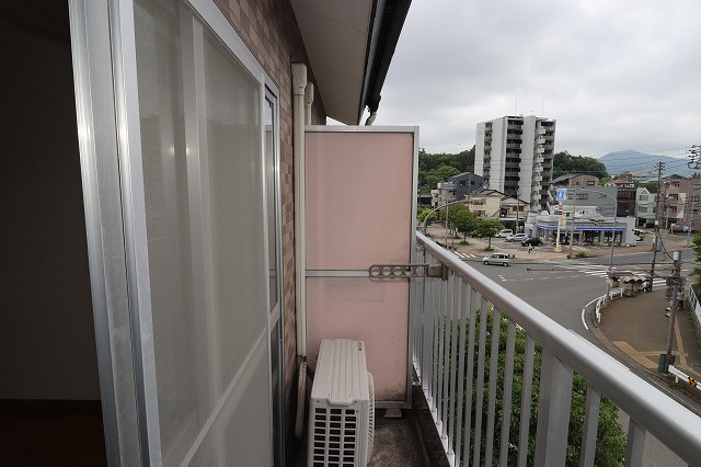 センチュリービルのバルコニー|落ち着いた時間を過ごせるバルコニーです