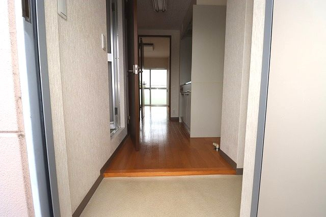 センチュリービルの玄関|シンプルで使いやすい玄関です