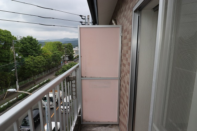 センチュリービルのバルコニー|暖かな日差しのふりそそぐバルコニー