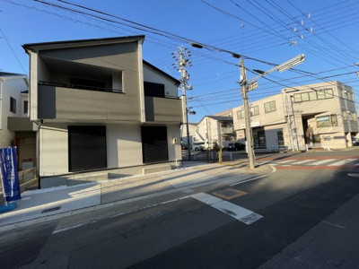【外観】 | 守山区元郷1丁目 全3棟 2号棟＜仲介手数料無料＞大森小・大森中　新築一戸建て | 撮影
社長の村田です！
自らプレイヤーとして営業しています
長年の経験と実績から皆様により良いマイホーム購入のご提案をいたします。
住宅ローンの不安や購入後の不安等何でもご相談ください。