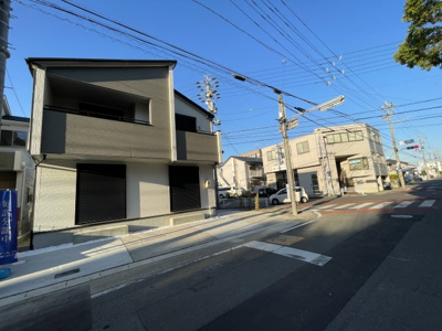 【外観】 | 守山区元郷1丁目 全3棟 2号棟＜仲介手数料無料＞大森小・大森中　新築一戸建て | 撮影
社長の村田です！
自らプレイヤーとして営業しています
長年の経験と実績から皆様により良いマイホーム購入のご提案をいたします。
住宅ローンの不安や購入後の不安等何でもご相談ください。