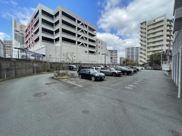 アソシア諏訪野テラスの駐車場