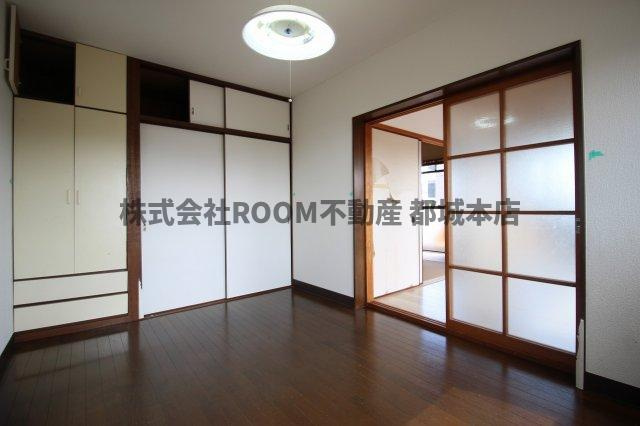 とまとマンションの居間・リビング|こちらの居間で趣味の時間をお楽しみください