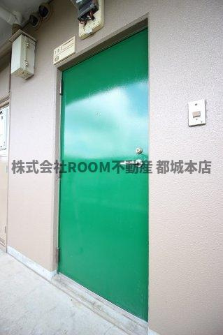 とまとマンションの玄関|収納もある玄関です