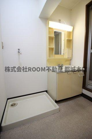 とまとマンションの洗面所|ゆったりとスペースのある洗面所