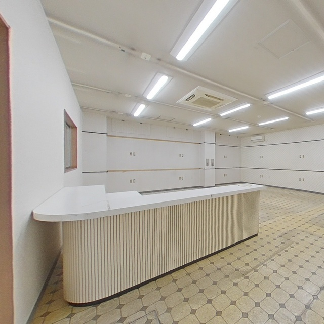 岐阜市徹明通４丁目の店舗事務所の居間・リビング