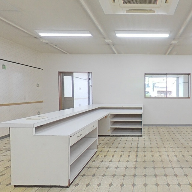 岐阜市徹明通４丁目の店舗事務所の居間・リビング