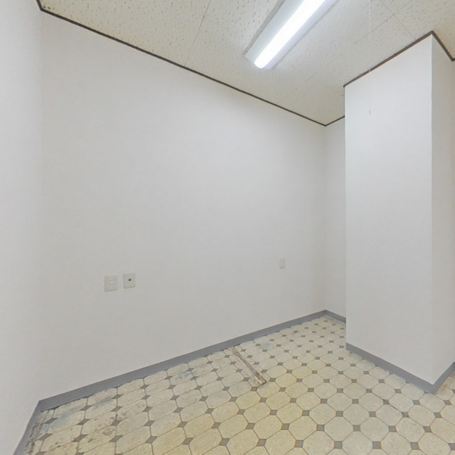 岐阜市徹明通４丁目の店舗事務所の居間・リビング