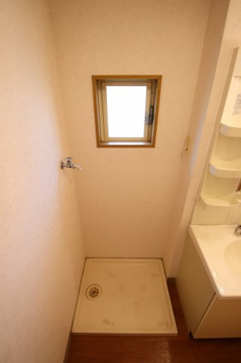 【設備】 | シルバーヴェリー金剛 | 室内洗濯機置場