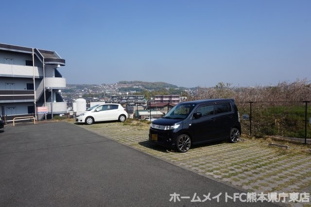 熊本市東区下南部３丁目の賃貸マンションの駐車場