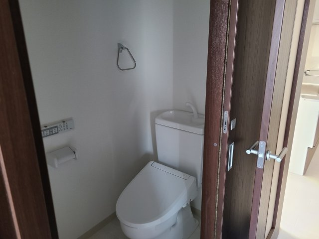 アルカーサル本所のトイレ|落ち着いた色調のトイレです