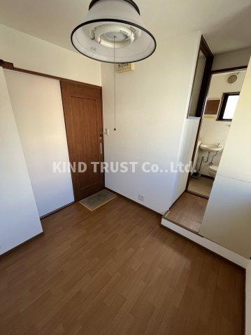 大野ハイツの収納|ゆったりとした居間です