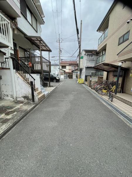萱島東1丁目　中古一戸建ての前面道路含む現地写真