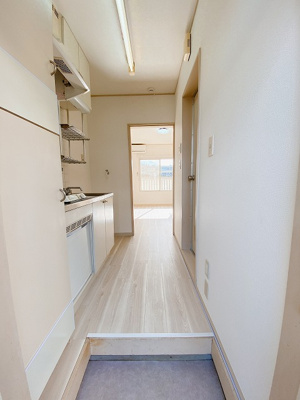 【展望】 | プティメゾン栗谷 | 玄関から室内への景観です！キッチンの奥に洋室7帖のお部屋があります♪