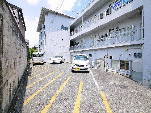 マンション　ヒライの駐車場