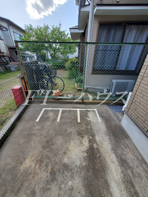 リーセント・メゾンＳの駐車場