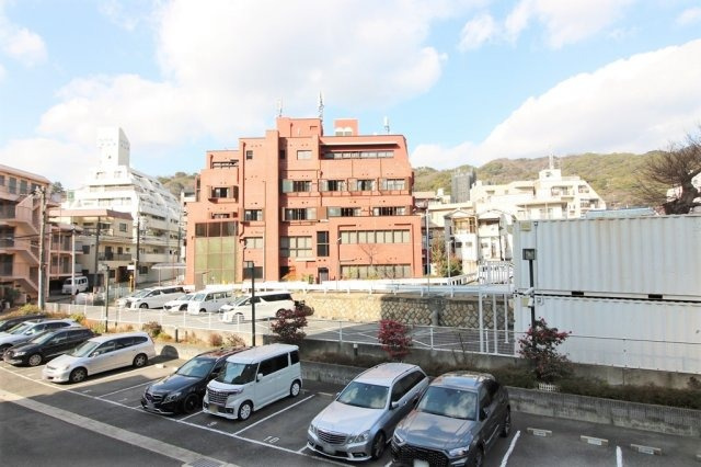 中山手セントポリアの駐車場