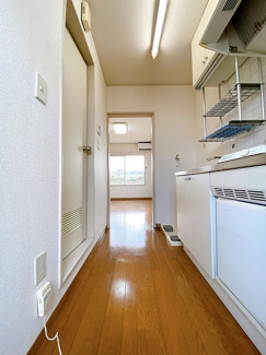 【展望】 | 玄関から室内への景観です！キッチンの奥に洋室7帖のお部屋があります♪